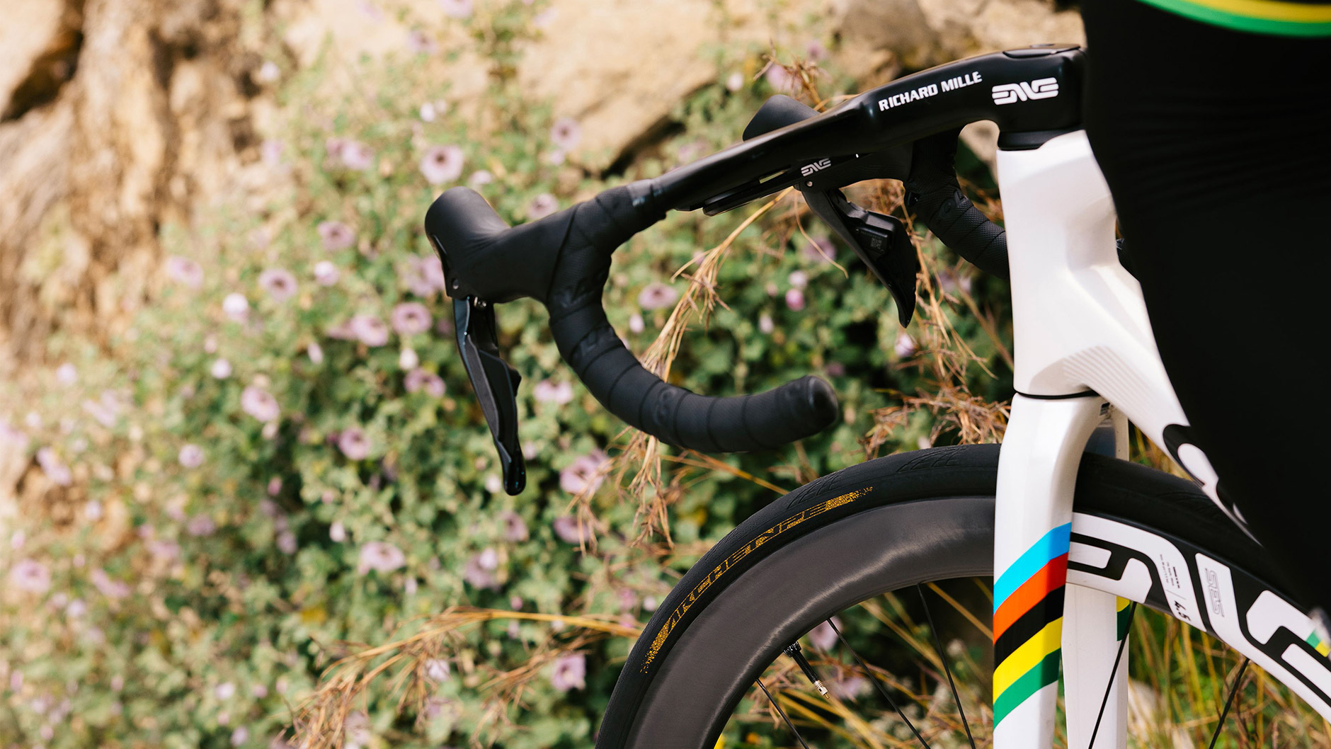 德国马牌携手阿联酋航空车队打造限量版